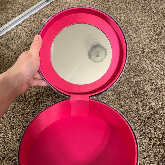 Makeup bag - Picture 3 of 4